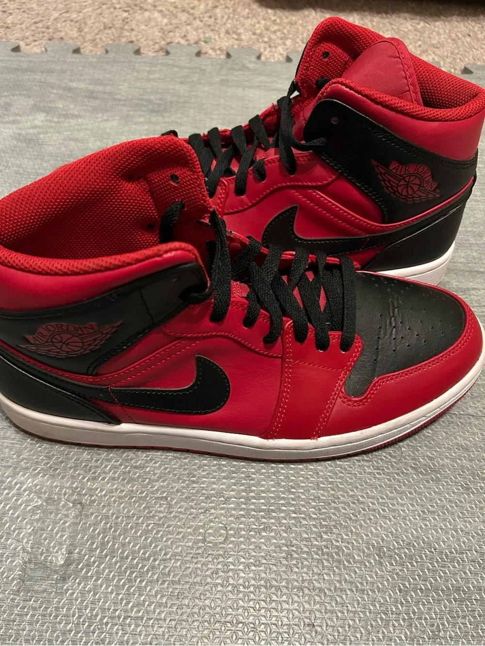 Nike Air Jordan 1 Mid Reverse Bred Size 9 Men’s.